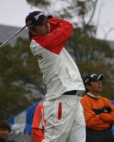 安定したゴルフで首位タイに！　　冨山聡