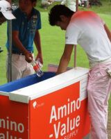 【Handa Cup プロミシングゴルファーズトーナメント 〜アンダー３０〜】 今大会のオフィシャルドリンクは、大塚製薬株式会社提供の“アミノバリュー”