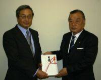 公益財団法人ドナルド・マクドナルド・ハウス・チャリティーズ・ジャパンに、チャリティ金50万円を寄贈！（９日）