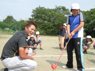 裕次郎が地元福島県の小学校を訪問