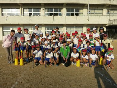 高知県の安芸市立伊尾木小学校でスナッグゴルフ実技講習会を実施(11月7日)