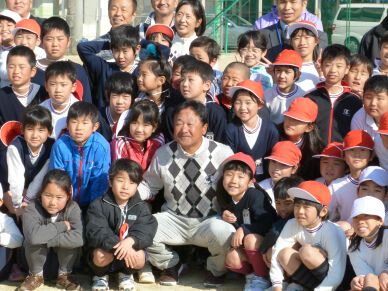 倉本昌弘が広島市の畑賀小学校と中野小学校を訪問(12月5日)