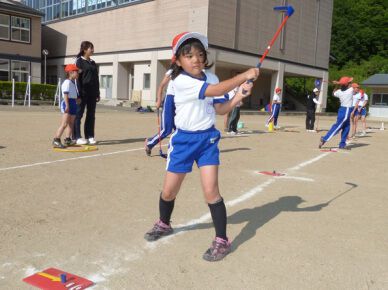 岩手県で初となる宮古市立小国小学校でスナッグゴルフ実技講習会を実施(6月11日)