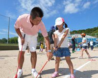 池田勇太が福島県と愛媛県の子どもたちとスナッグゴルフで楽しむ(8月20日)