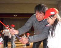 大和高田市立浮孔小学校でスナッグゴルフ実技講習を実施(1月25日)