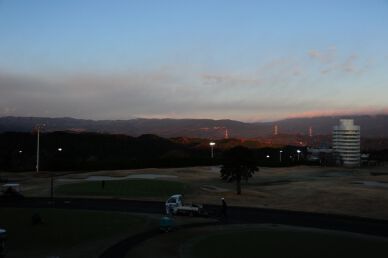第2ラウンドは、霜の影響により40分遅れのスタートに(8時現在）