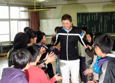 片岡大育がカシオワールドオープンのチャリティ寄贈式に参加（3月18日）