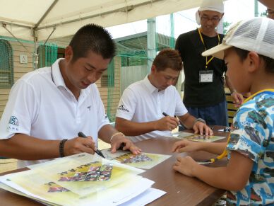 池田勇太と片岡大育がスナッグゴルフで子どもたちと交流(7月23日)