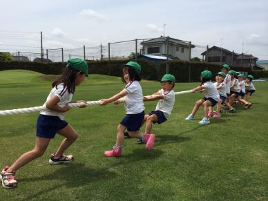 地元の幼稚園児たちが石川遼の練習施設でゴルフ体験(5月23日)