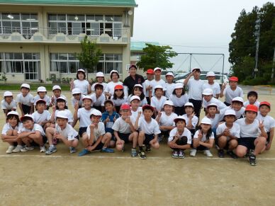 福島県の新地町立新地小学校で福島県の小学校で初となるスナッグゴルフ実技講習会を開催(6月27日)