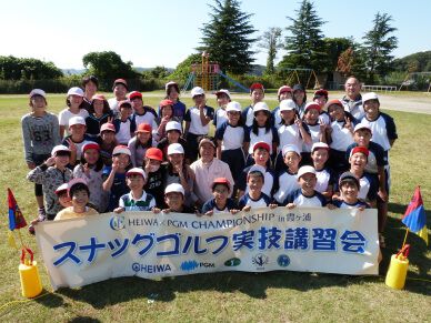 美浦村立安中小学校でスナッグゴルフ実技講習会を開催(10月17日)