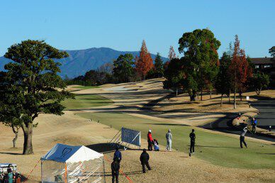 12月8日(火)第6ラウンドは、霜の影響により30分遅れでスタート(8:30)