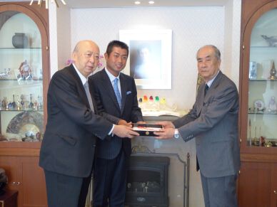 2014年度のチャリティ活動基金をガン撲滅基金に寄贈