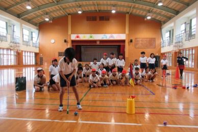 沖縄県のうるま市立あげな小学校でスナッグゴルフ実技講習会を開催（12月12日）