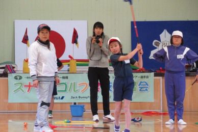 福島県の西郷村立川谷小学校でスナッグゴルフ実技講習会を開催（12月13日）