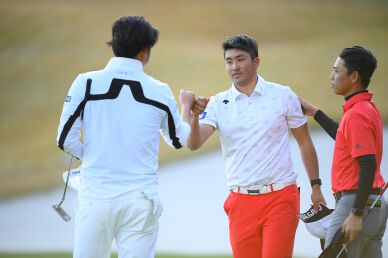 Gift of Luck helps Yuwa Kosaihira to earn his spot as 1 of 3 co-leaders after R2 at Taiheiyo Masters