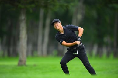 "Dressed in black" Ryo Ishikawa marks 67 and shares the lead on Round 1