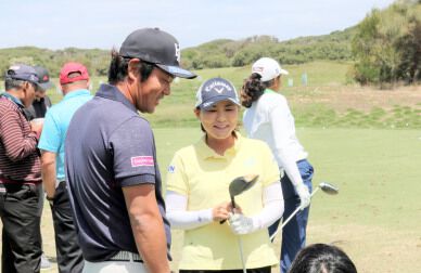 練習相手は女子プロ！　谷原秀人が男女混合試合に初挑戦