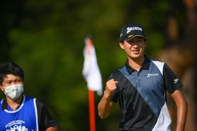 Rikuya Hoshino hanged on with clutch putts to survive from trouble & gain a big chance for victory
