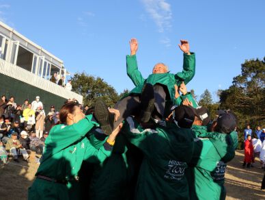 JGTOが3年ぶり6度目の勝利で、青木功が人生初の胴上げに感無量