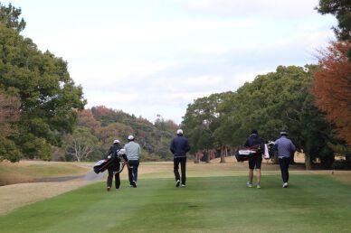 第5ラウンドは霜の影響により30分遅れでスタート