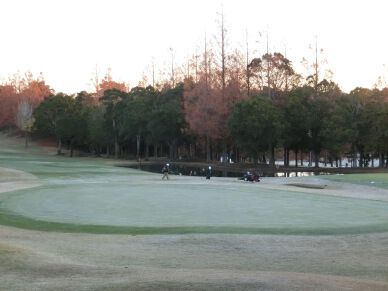 第1ラウンドは霜の影響によりスタート時間が50分遅れに(7:50現在）