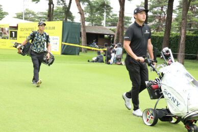石川遼は、セフルバッグにウェッジ4本を入れてプレー