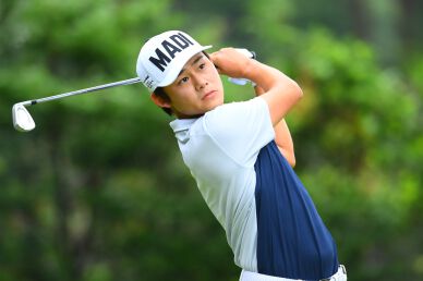 Kaito Oonishi who turned Pro 16 days ago jumps into contention with R3's score of 62