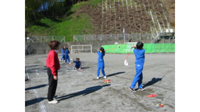 秋山村立秋山小学校（山梨県南都留郡）にてスナッグゴルフ講習を開始！（11月22日）