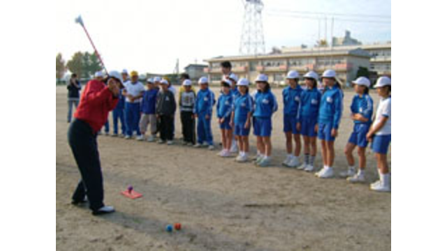 八千代町立西豊田小学校（茨城県結城郡）でスナッグゴルフ講習を実施（11月24日）