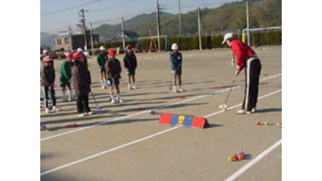 日本ゴルフツアー選手権の社会貢献活動によるスナッグゴルフ講習をスタート（2月10日）