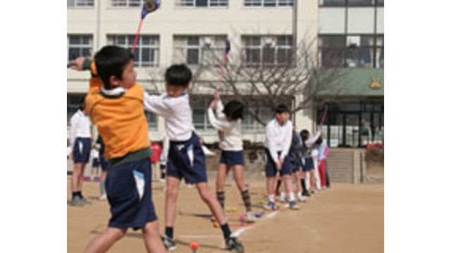 神戸市立六甲小学校にてスナッグゴルフ講習を実施（3月4日）