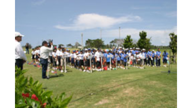 沖縄地区予選会は伊江島カントリークラブで開催され伊江町立西小学校が全国大会出 場権を獲得（5月19日）