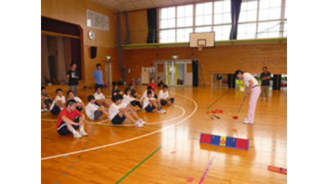 高知市立養護学校と高知学園高知小学校にてスナッグゴルフ実技講習会を実施（6月11日）