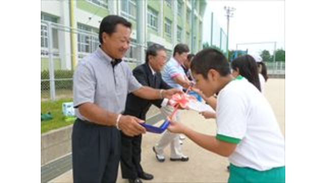 スナッグゴルフ支援自販機による寄贈小学校が20校を超える(9月24日)