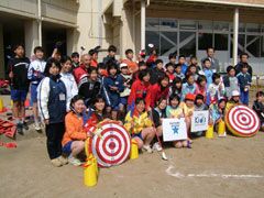 サントリー株式会社から寄贈を受けた印西市立船穂小学校にてスナッグゴルフ講習を実施。（3月1日） 日本ゴルフツアー機構 The