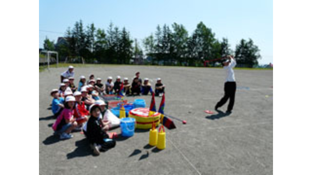 北広島市立高台小学校と大曲小学校でスナッグゴルフ実技講習会を実施（6月25日）