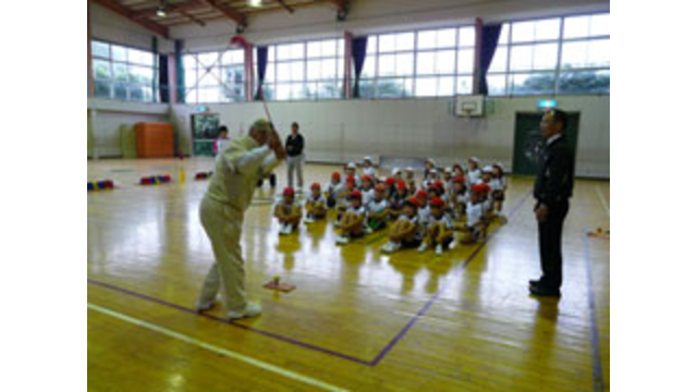 石岡市立柿岡小学校でスナッグゴルフ実技講習を実施（10月7日）