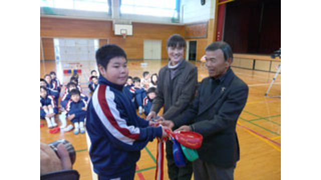 さぬき市立志度小学校でスナッグゴルフ実技講習を実施(12月9日)