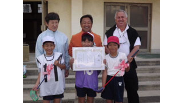 倉本昌弘が小学校を訪問してスナッグゴルフを指導（11月10日）