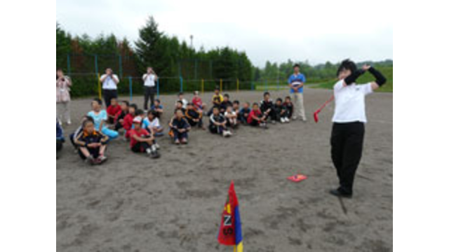 北広島市立大曲東小学校でスナッグゴルフ実技講習会を実施(7月11日)