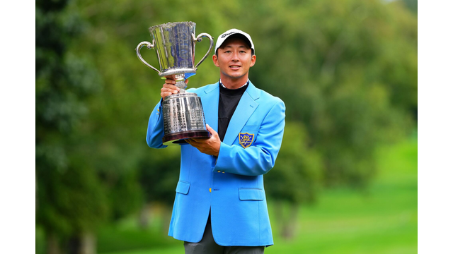 Iwasaki takes off with ANA Open trophy