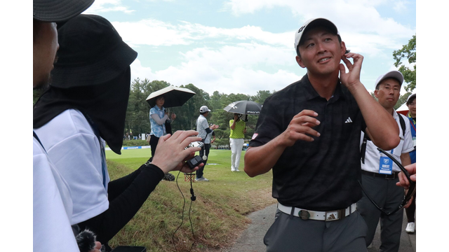 沈黙もまたリアル。2日目の実施ホールを9番に変更、平田と小木曽もピンマイクを装着します。あすもイヤホンお忘れなく