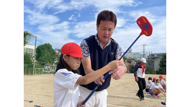 宝塚市立末成小学校でスナッグゴルフ実技講習会を実施（11月5日）