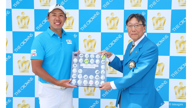 選手会がサインボールの記念オブジェを贈呈
