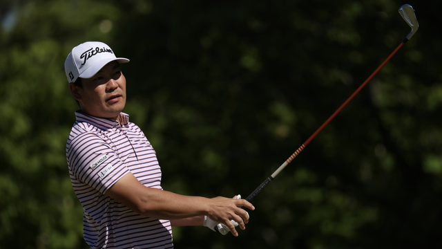 「自分に優しいゴルフ」を実践する玉城海伍が首位タイ浮上