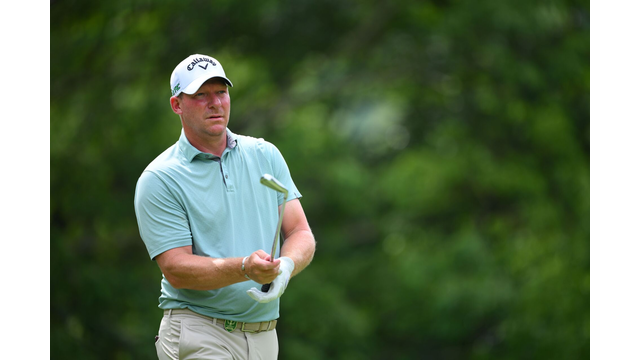 Norris stuns field with record 61