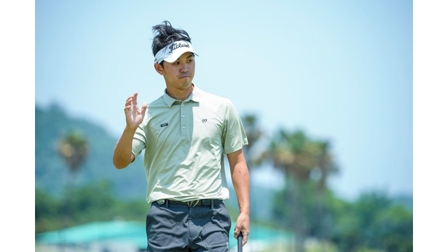 Akutsu stands tall in the wind to lead