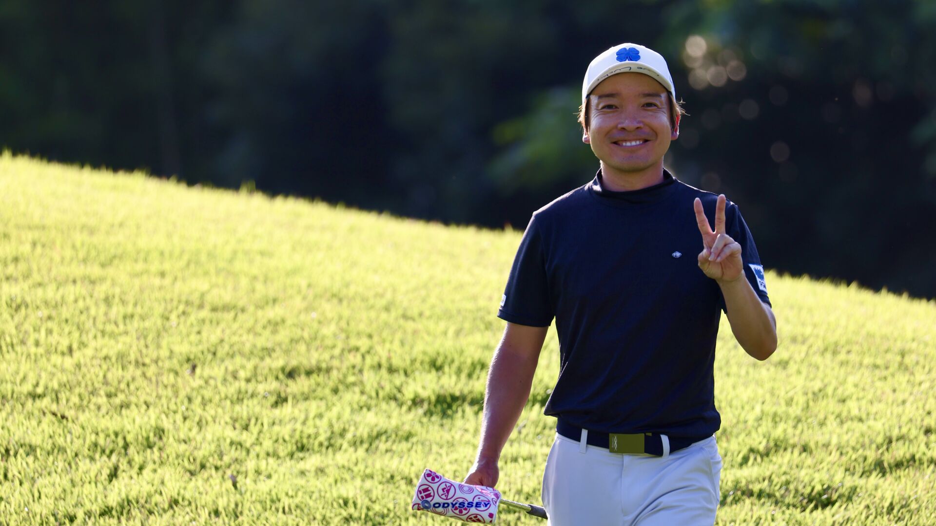 振り返れば日高将史！首位と１打差の２位タイで２日目へ