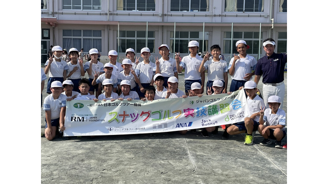 浜松市立入野小学校のクラブ活動でスナッグゴルフを練習（6月19日）